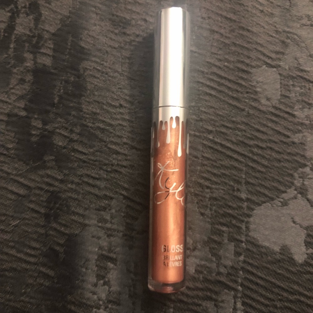 Kylie Cosmetics Lipgloss in shade “Noël”